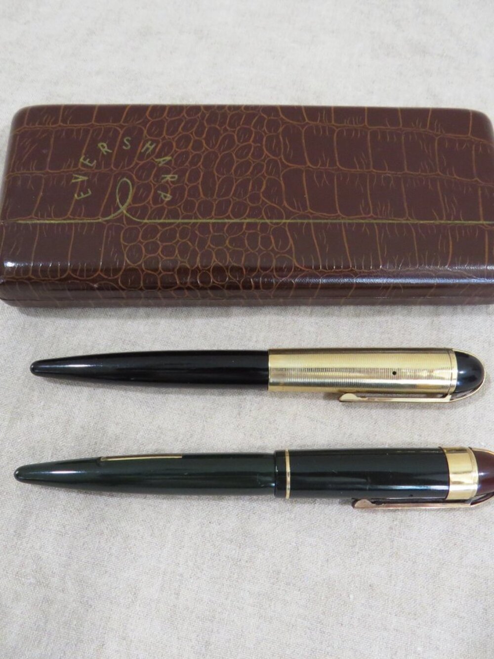 Two Vintage Eversharp Skyline Fountain Pens and Vintage Case